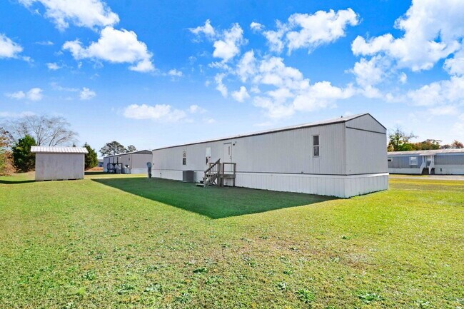 Building Photo - *Excellent Location* 2 BR | 2 BA Singlewide in Goldsboro