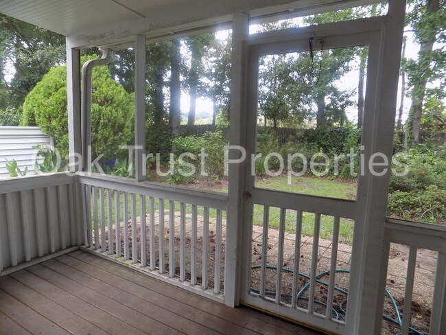 Building Photo - Lakeside James Island Townhouse