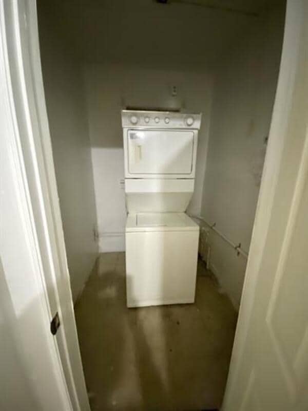 Building Photo - 1131 Queen St N