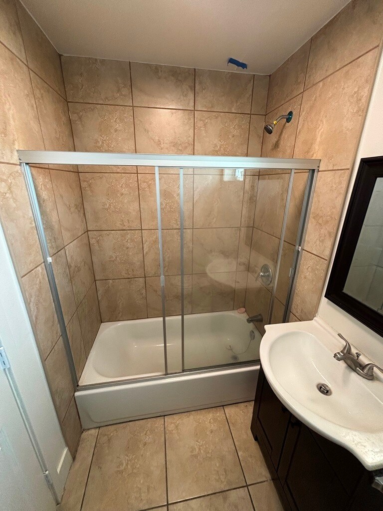 Building Photo - 632 W 94th St