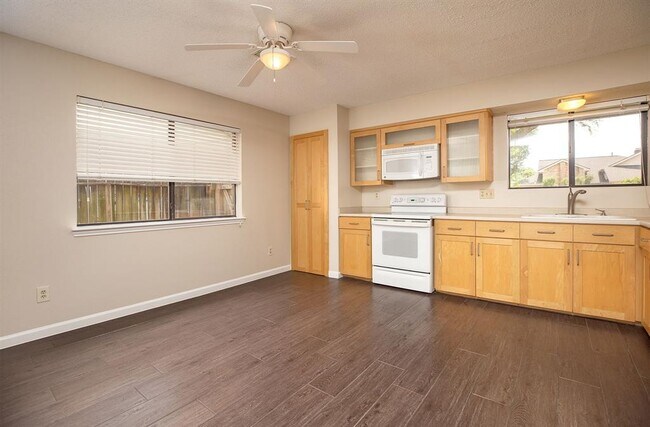Building Photo - 3807 Cedar Valley Dr