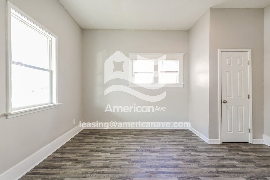 Building Photo - 1849 W Gaulbert Ave