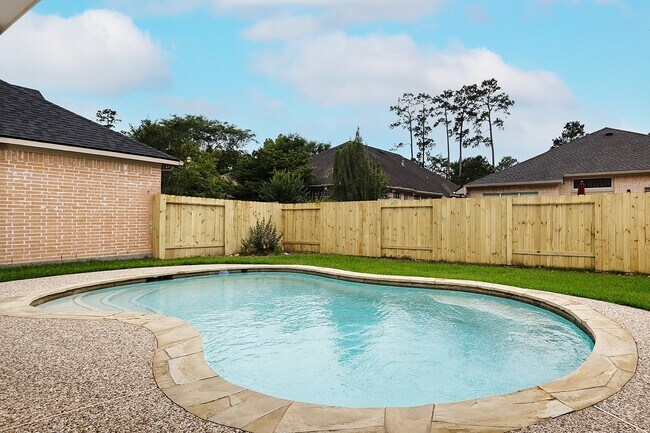 Building Photo - 15 Rockledge Dr