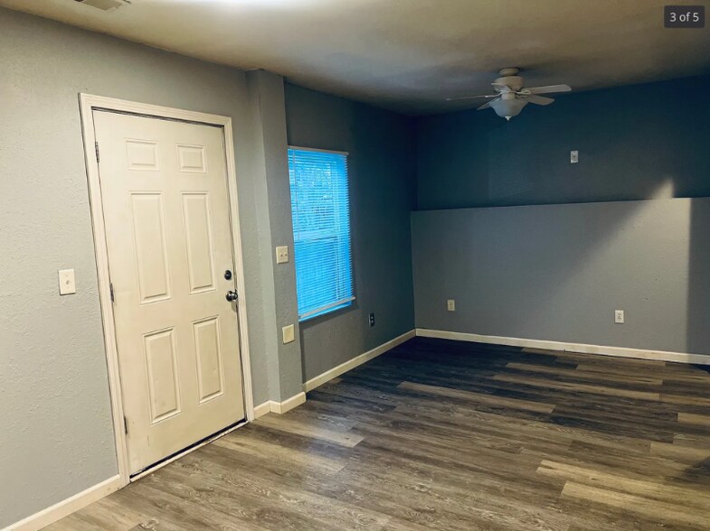 Building Photo - 5423-5425 E 27th St