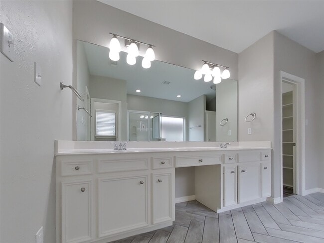 Building Photo - 6855 Tournament Dr