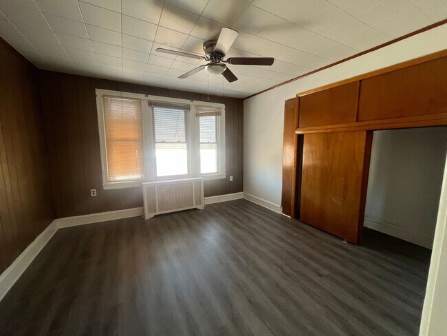 Building Photo - PHA only 3 bedroom, 1 bathroom house