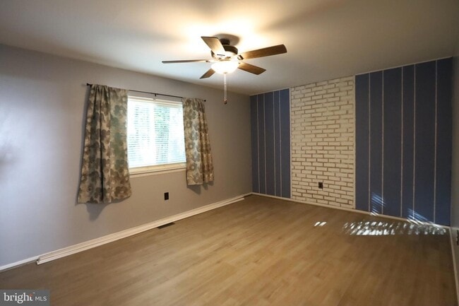 Building Photo - 207 Coville Dr