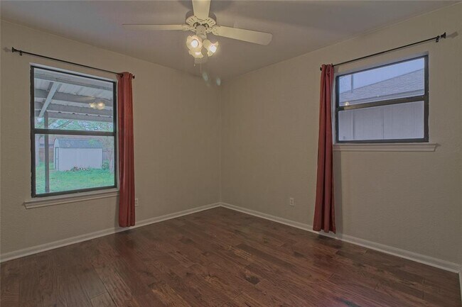 Building Photo - 1102 Fowzer St