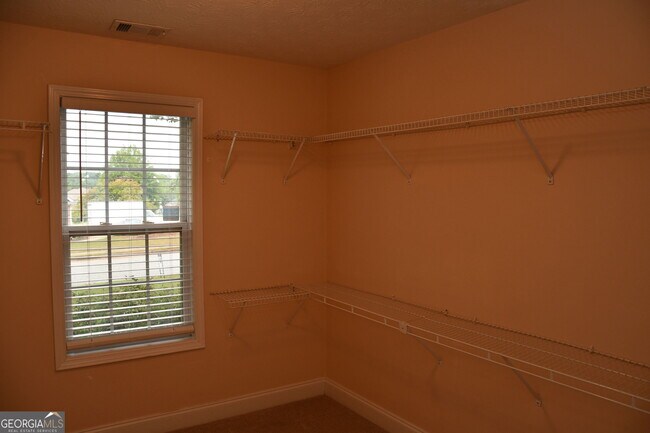 Building Photo - 4235 Old Wood Dr SW