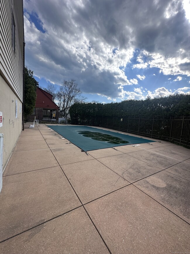 Building Photo - 202 Soundview Ave