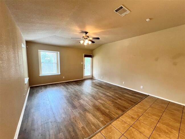 Building Photo - 301 Riverine Way