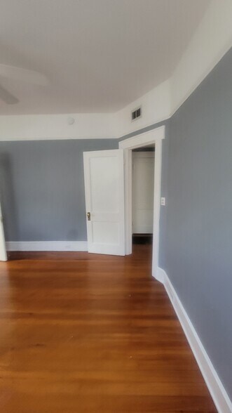 Building Photo - 148 W 6th St