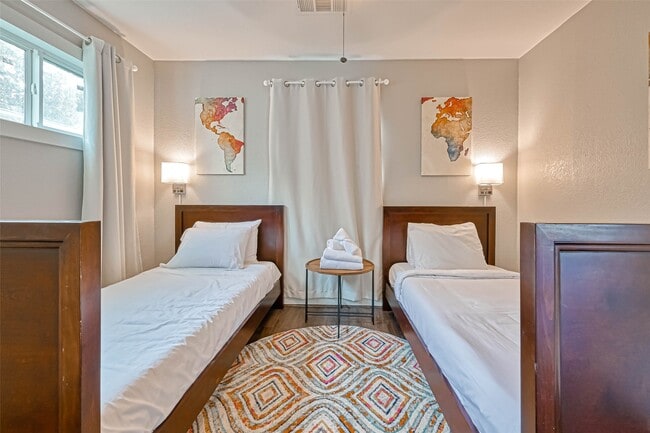 Building Photo - 10601 Willowgrove Dr