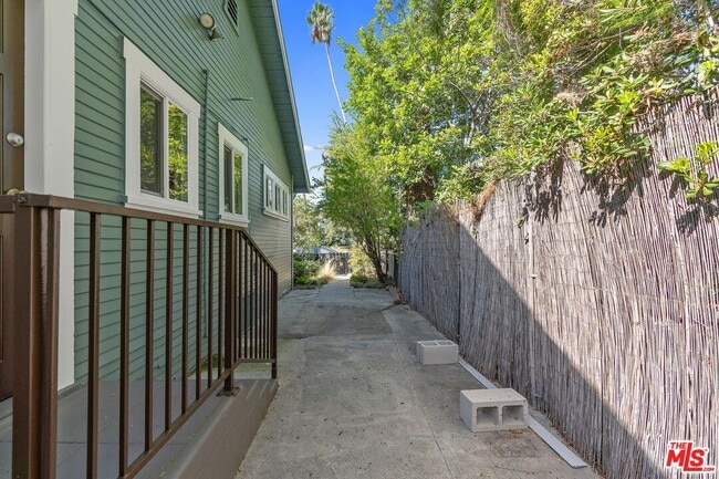 Building Photo - 1242 N Commonwealth Ave