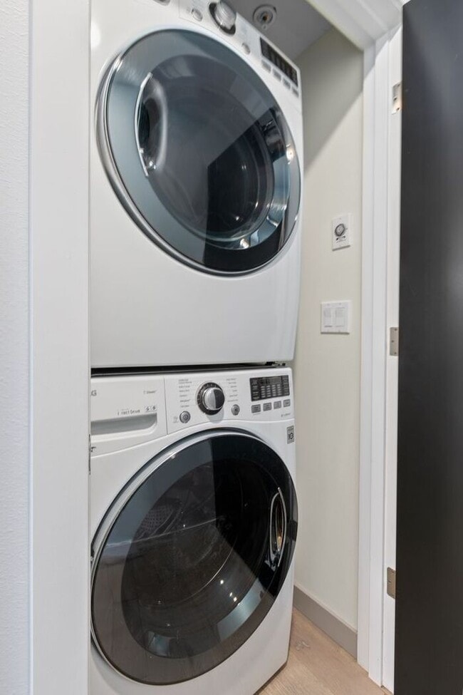 Building Photo - Stunning Air Conditioned Alki Condo Overlooking Majestic Puget Sound!