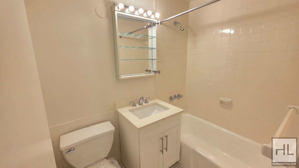 Building Photo - Midtown East 2-Bed, 2-Bath with Private Patio