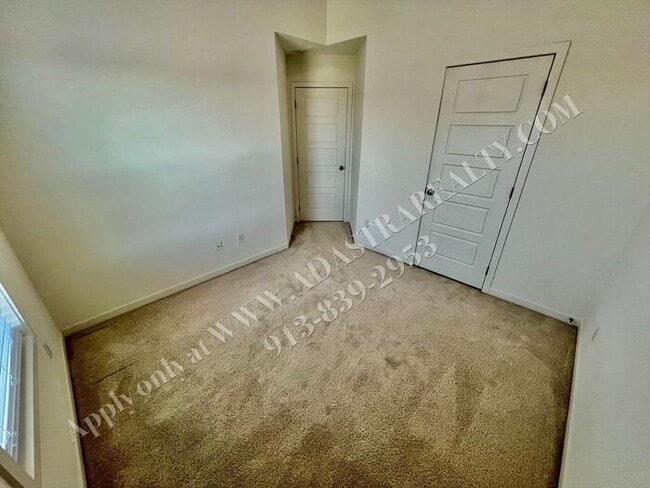 Building Photo - Beautiful 4 Bed 3.5 Bath Home in Olathe-Av...