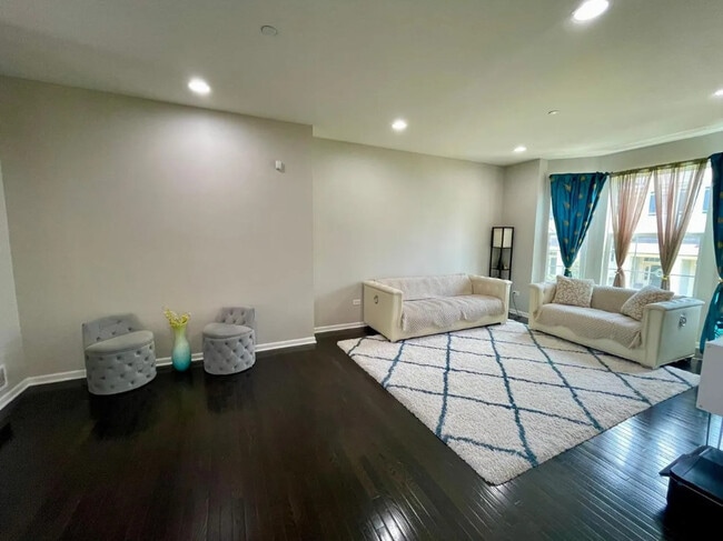 Building Photo - 2889 Henley Ln