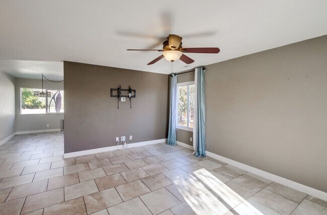 Building Photo - Single Level Poway Home on a Corner Lot