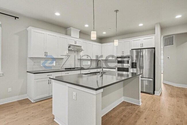 Building Photo - 8565 SW 176th Ave