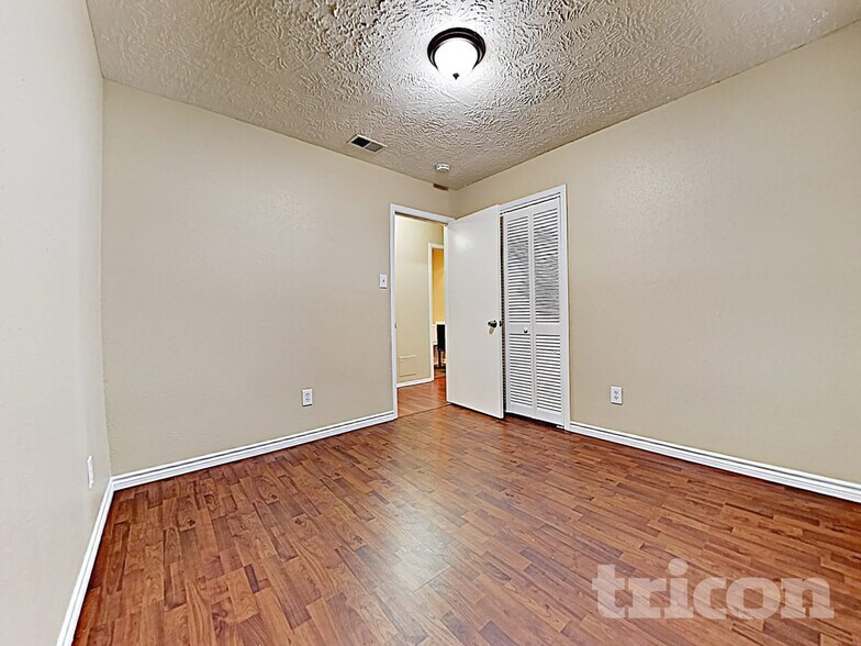 Building Photo - 2803 Jeb Stuart Dr