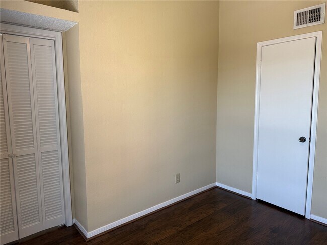 Building Photo - 2121 Hepburn St