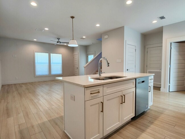 Building Photo - Gulf Shores 3/2.5 cottage