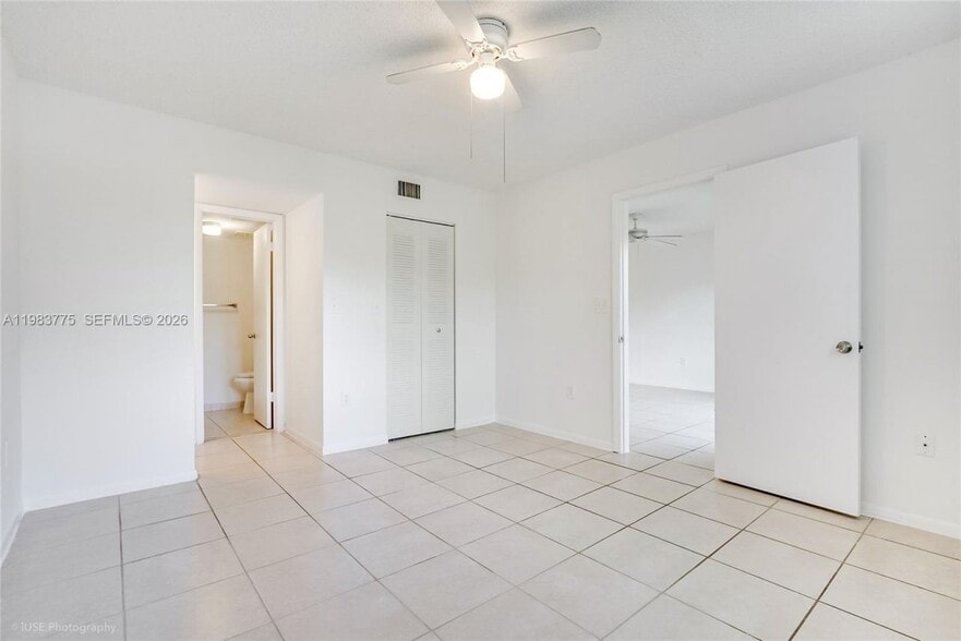 Building Photo - 9992 Nob Hill Pl