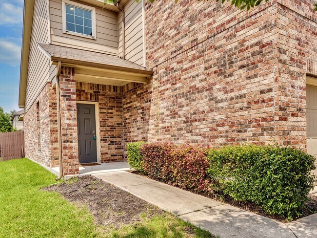 Building Photo - Beautiful 3/BR 2.5/BA Rental with Spacious...