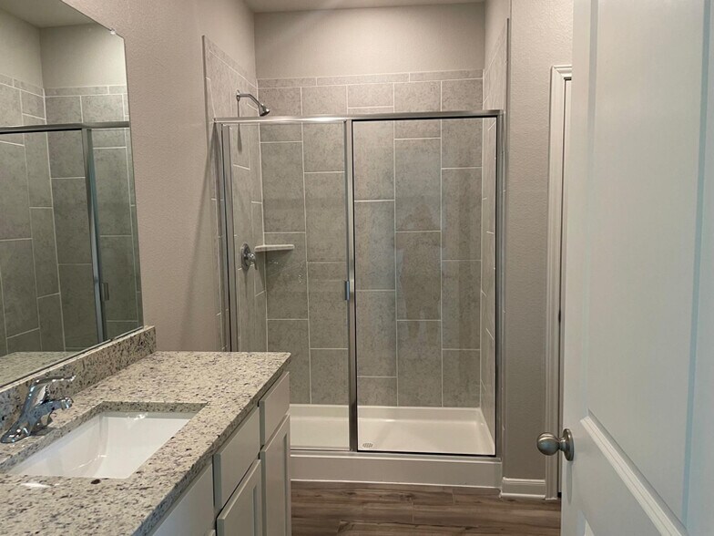 Building Photo - 2833 Shoreline Way
