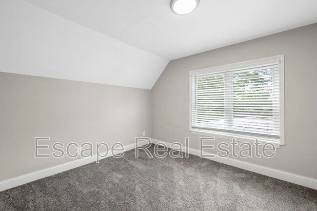 Building Photo - 5834 Victoria Ave