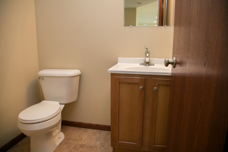 Main floor guest bath - 6302 Pawnee Ln