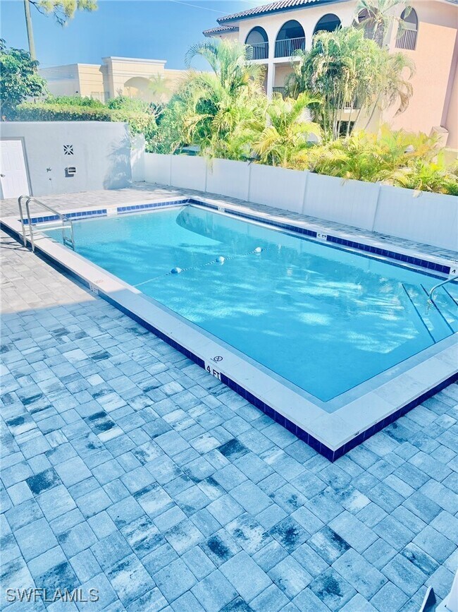 Building Photo - 826 Wiggins Pass Rd