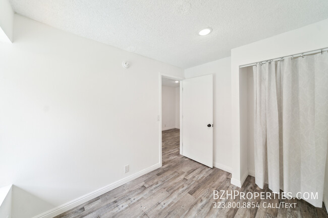 Building Photo - 7076 Lanewood Ave