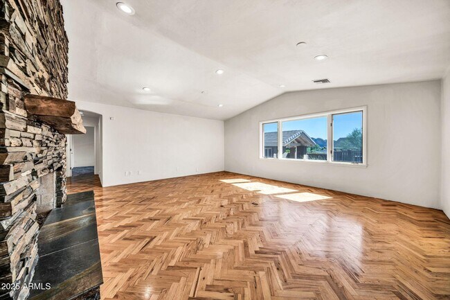 Building Photo - 4531 E Quartz Mountain Rd