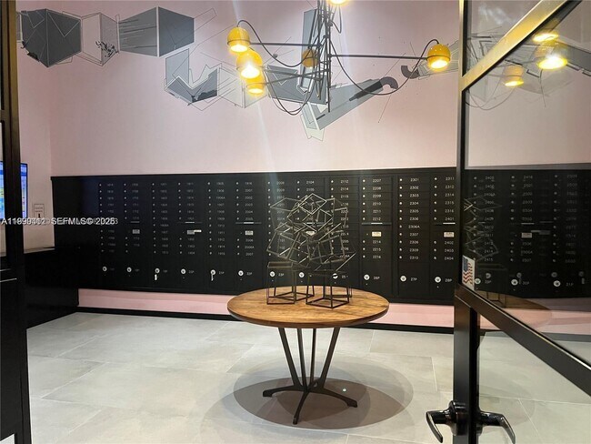 Building Photo - 121 NE 34th St