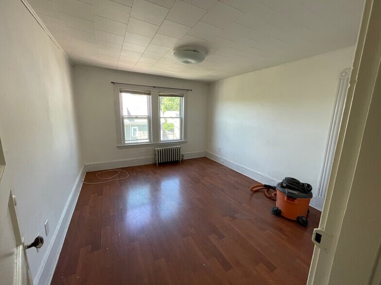 Building Photo - 151 Fellsway W