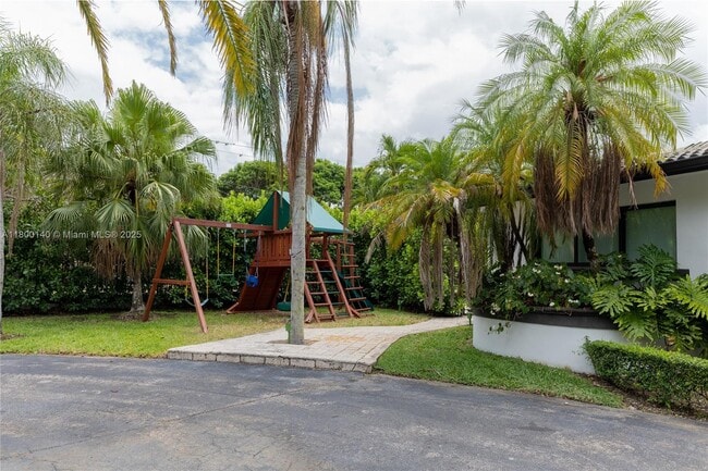 Building Photo - 7300 SW 77th Ave