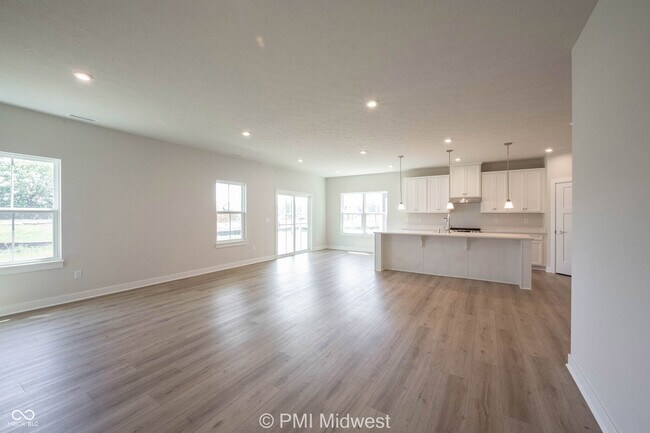 Building Photo - 581 Roosevelt St