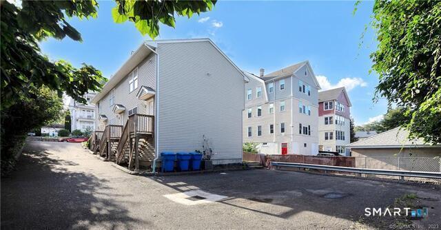 Building Photo - 220 Alder St