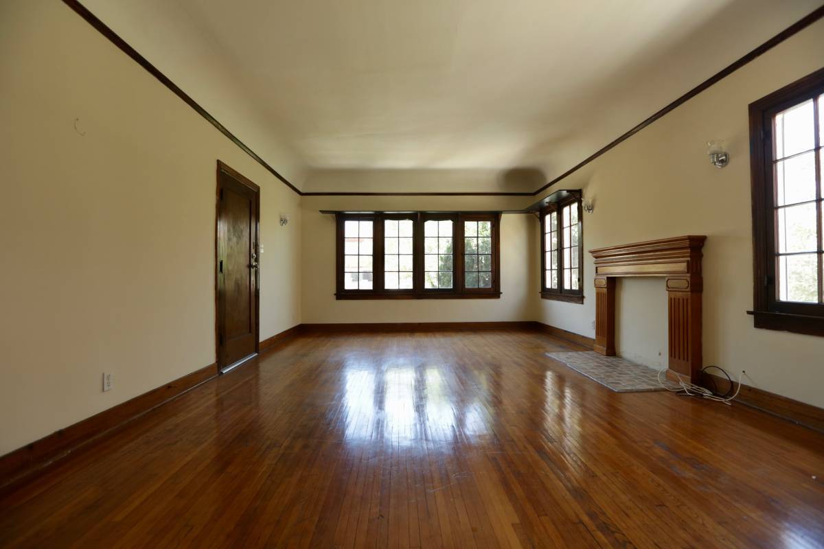 Building Photo - 128 S Catalina St