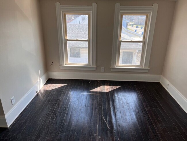 Building Photo - 4 Bed - 1.5 Bath - Single Family Home in Lorain