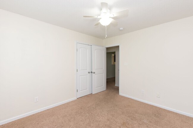 Building Photo - 3 Bedrooms and a bonus room in Richlands (Will include lawn service with increased rents)
