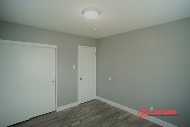 Building Photo - 3-Bedroom Home In East Bakersfield!