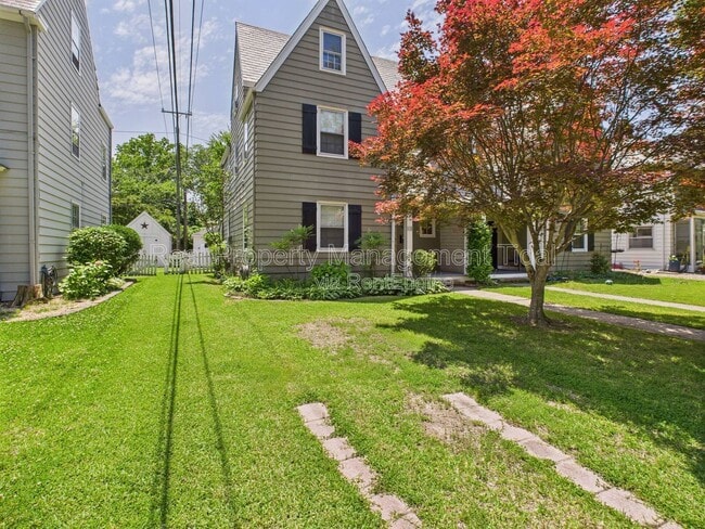 Building Photo - 217 Palen Ave