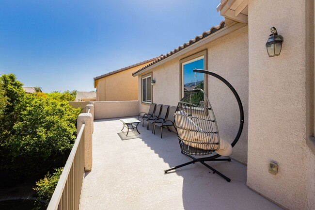 Building Photo - Stunning 4 bedroom 3.5 bath home with 3 ca...