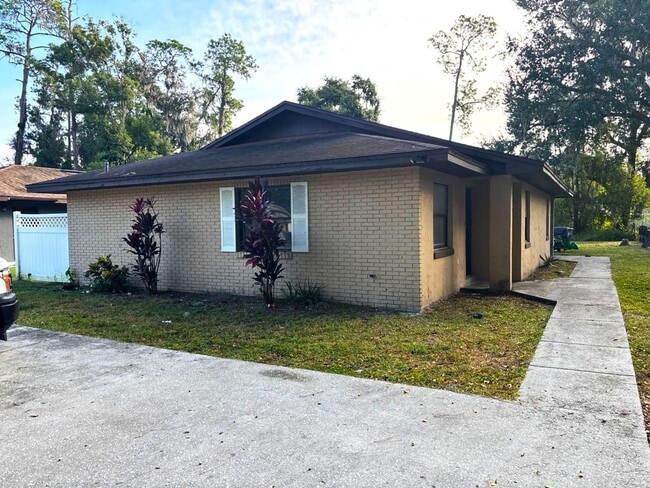 Building Photo - 727-729 Pineville Ln