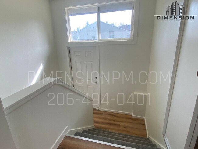 Building Photo - Remodeled Rambler with Basement in Auburn ...