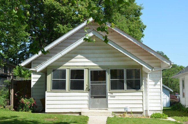 Primary Photo - 1706 Capitol Ave