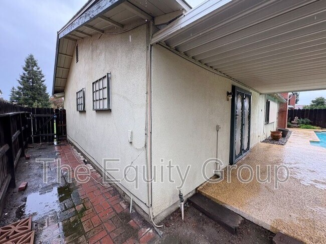 Building Photo - 1439 W Evans Ave